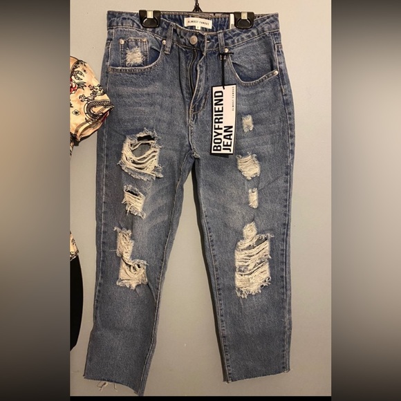 Medium Wash High Rise Size 7 Ripped Raw Edge Hem Cropped Jeans - Picture 3 of 7